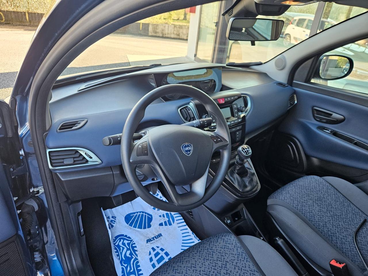 Lancia Ypsilon 1.0 FireFly 5 porte S&S Hybrid Gold