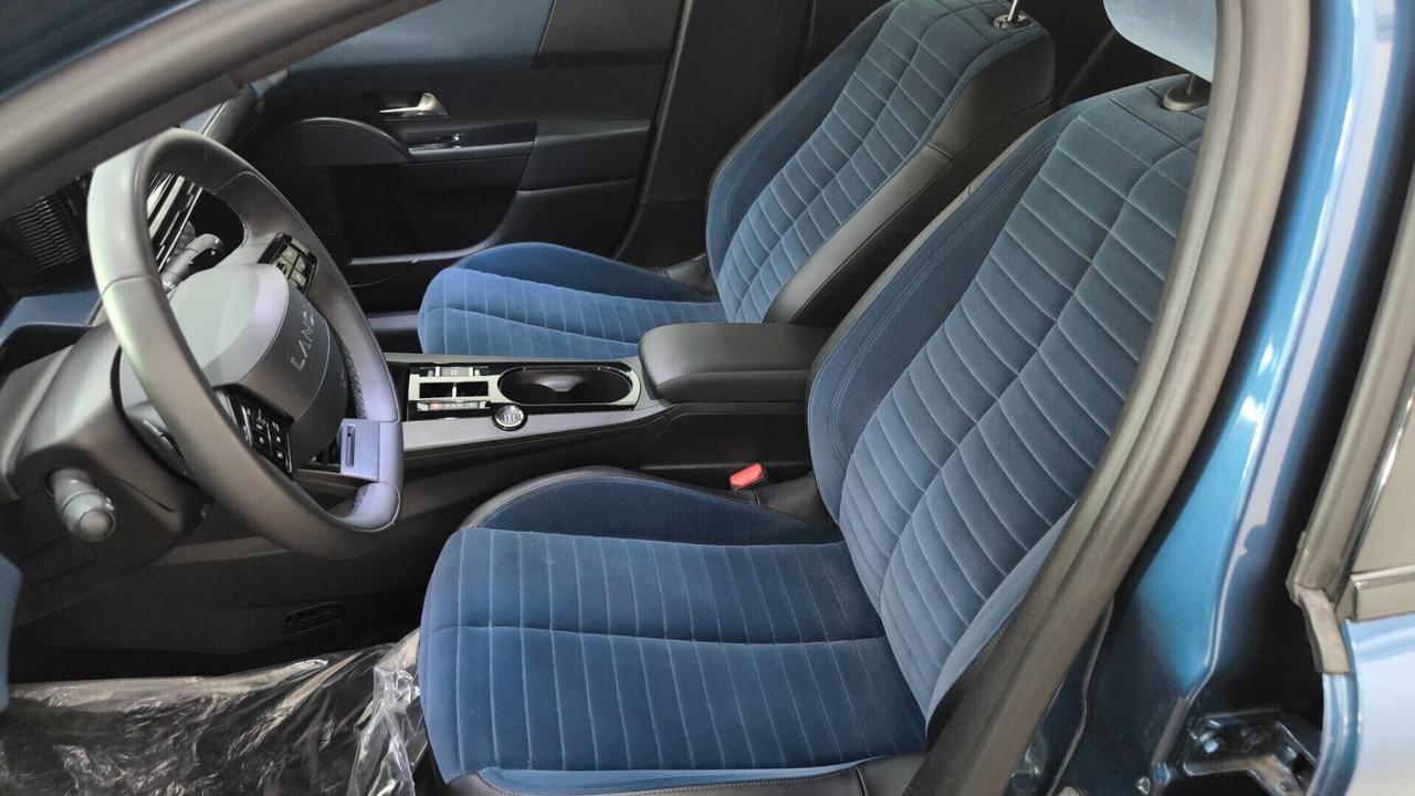 Lancia Ypsilon Hybrid e-DCT Edizione Cassina