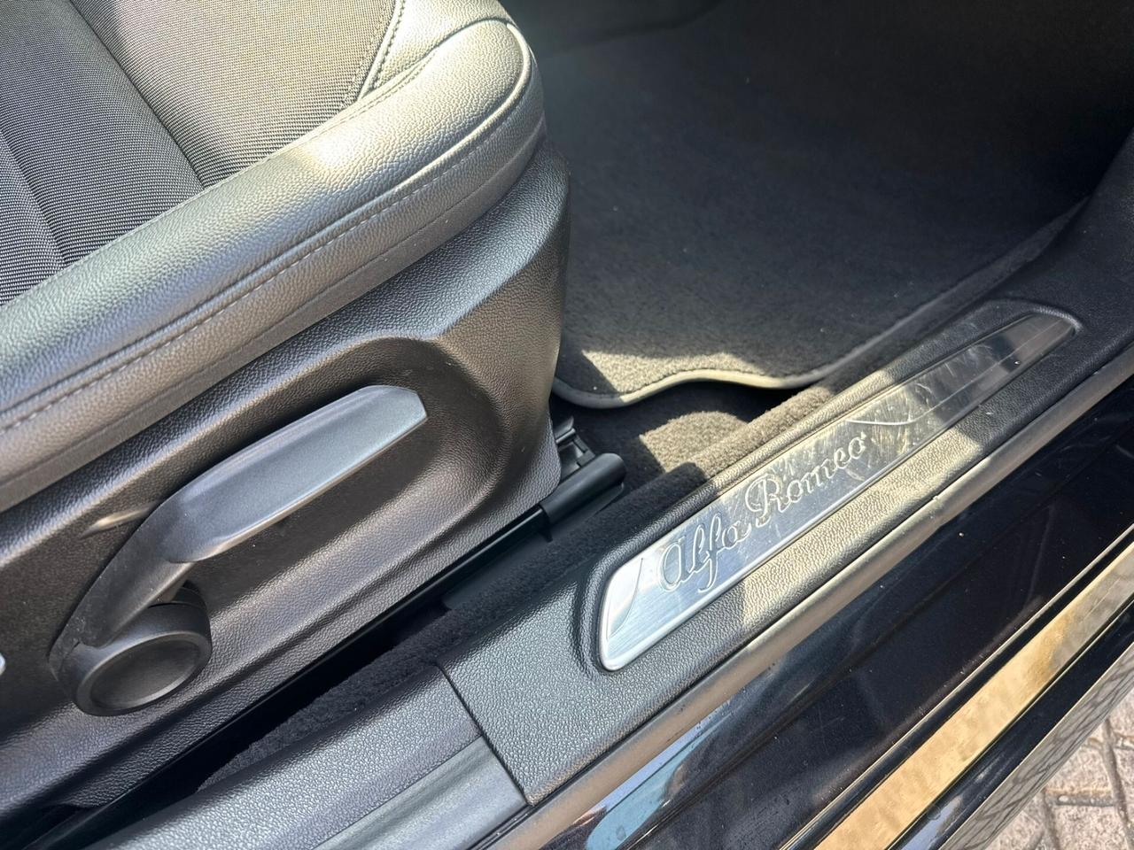 Alfa Romeo Giulia 2.2 Turbodiesel 160 CV Automatica Garanzia