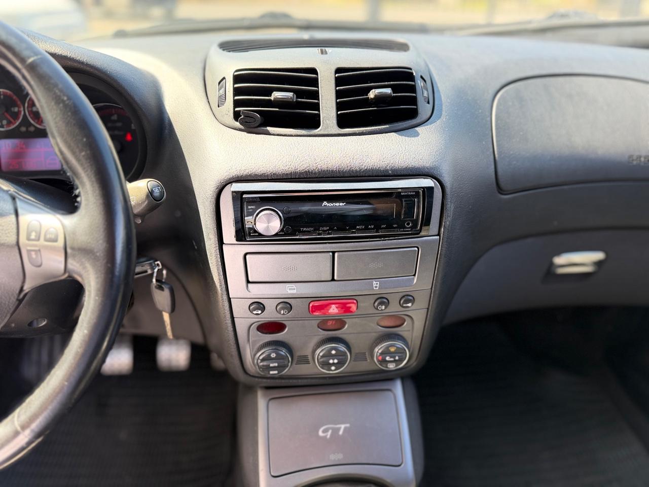 Alfa Romeo GT 1.9 JTDM 16V Distinctive Perfetto