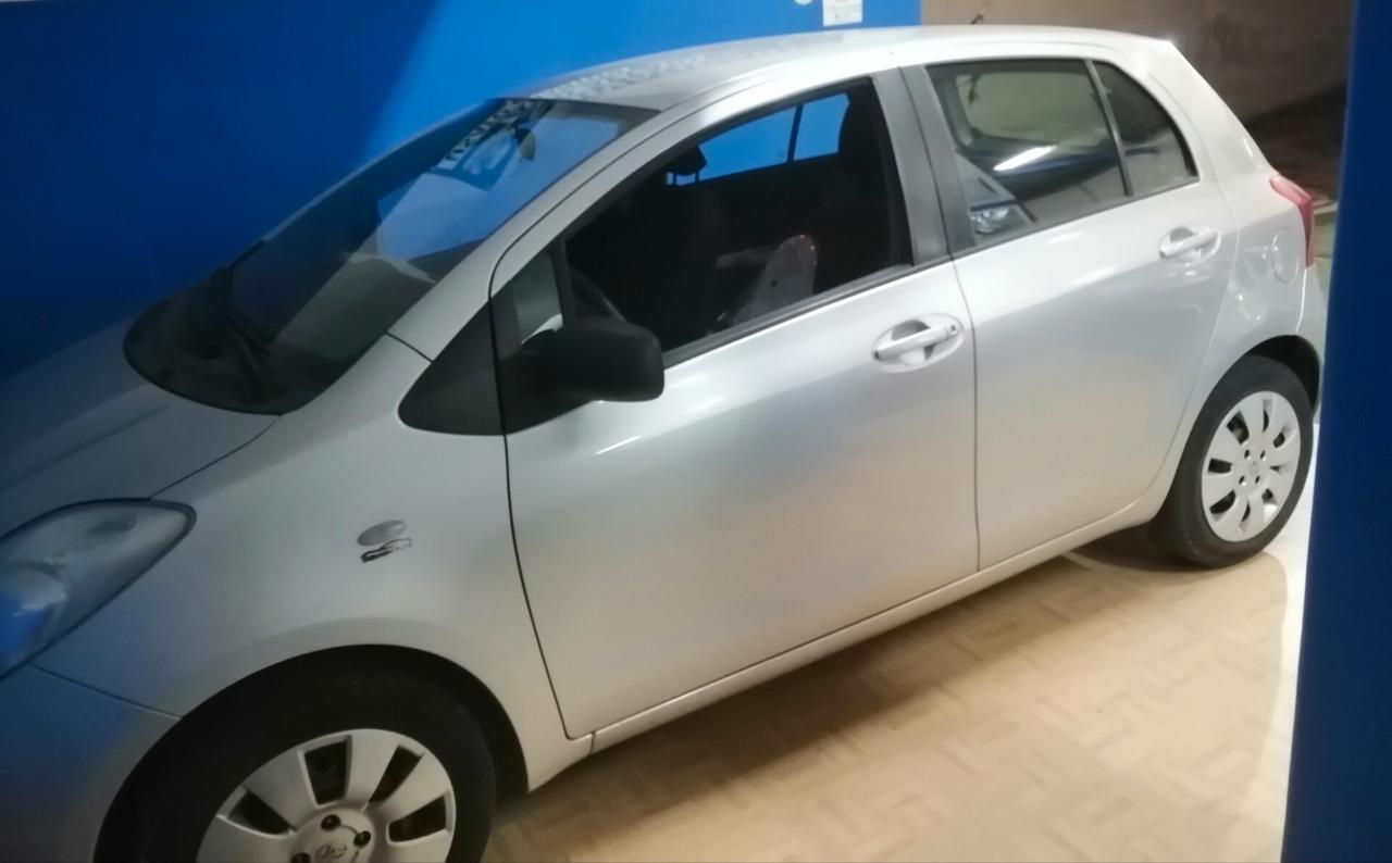 Toyota Yaris 1.0 5 porte
