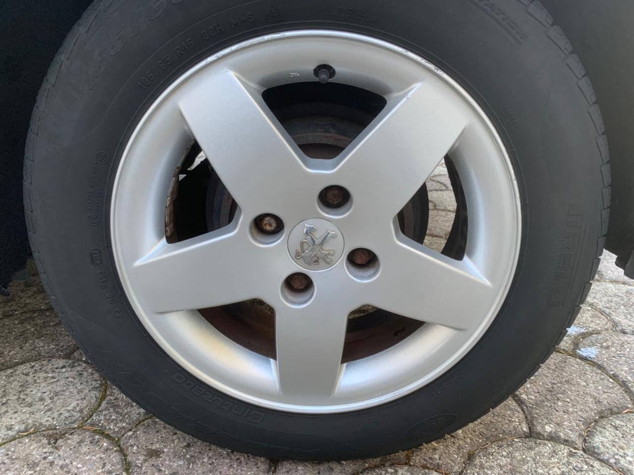 Peugeot 207 1.4 8V 75CV 3p. ONE Line