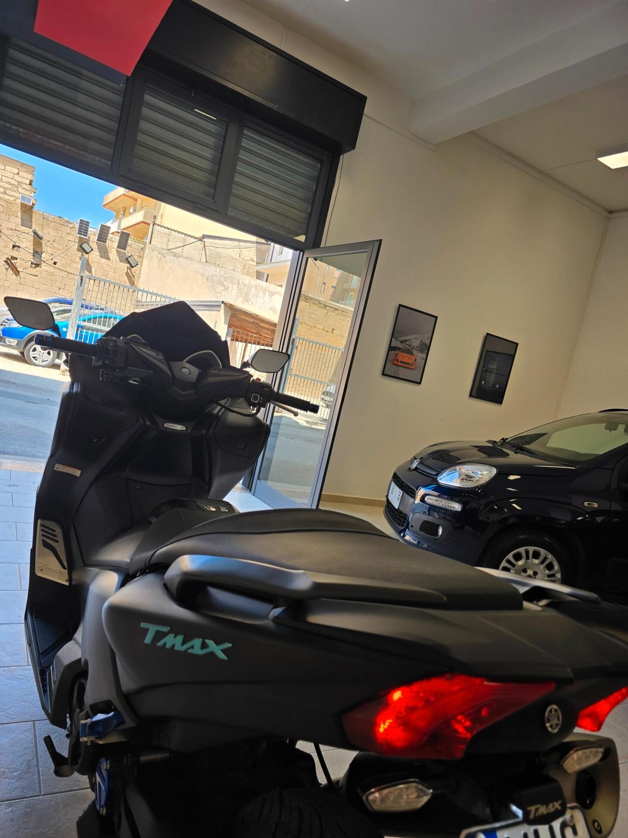 Yamaha TMAX SX