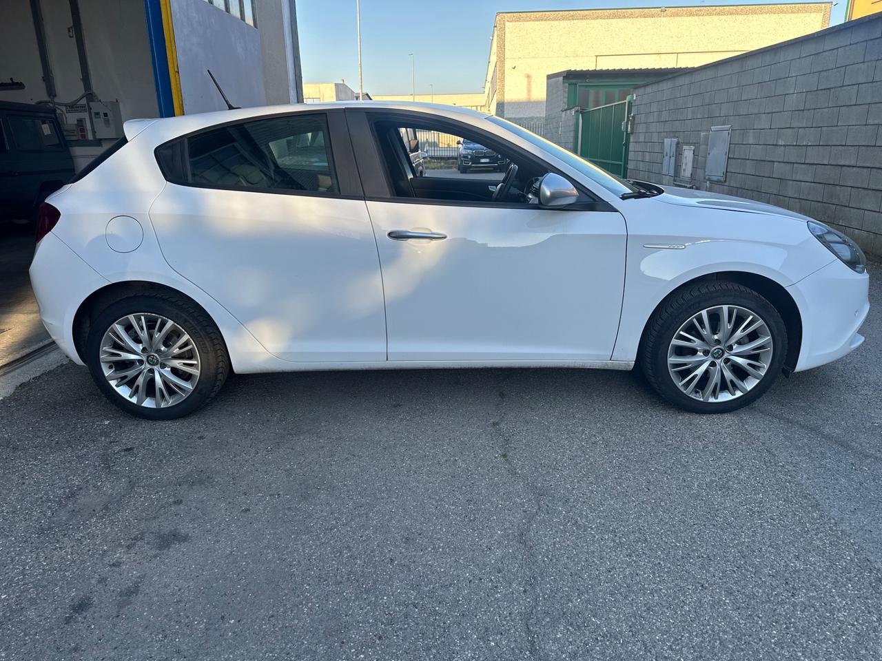 Alfa Romeo Giulietta 1.4 Turbo GPL NEOPATENTATI
