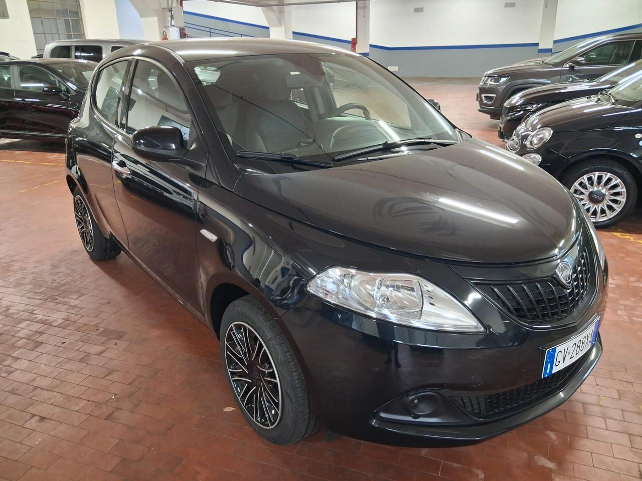 Lancia Ypsilon 1.0 FireFly 5 porte S&S Hybrid Silver