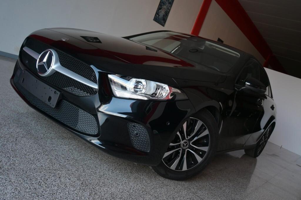 MERCEDES-BENZ A 180D SEDAN 116CV AUTOMATIC BUSINESS SOLUTION ( CRUISE - NAVI PREMIUM - MIRROR - PARK ASSIST - TELECAMERA POST. )