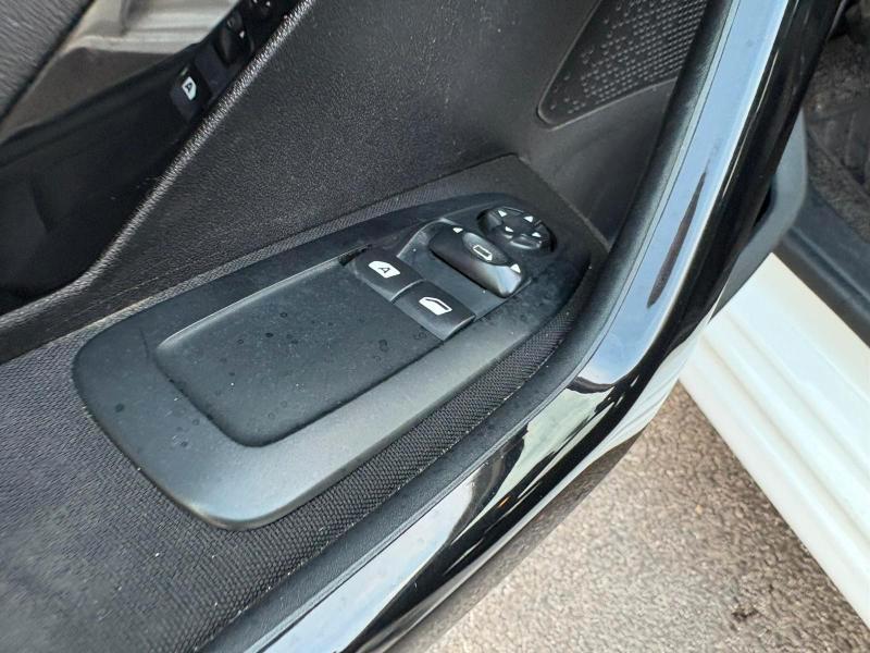 PEUGEOT 208 1.6 DIESEL 75 CV ADATTA NEOPATENTATI