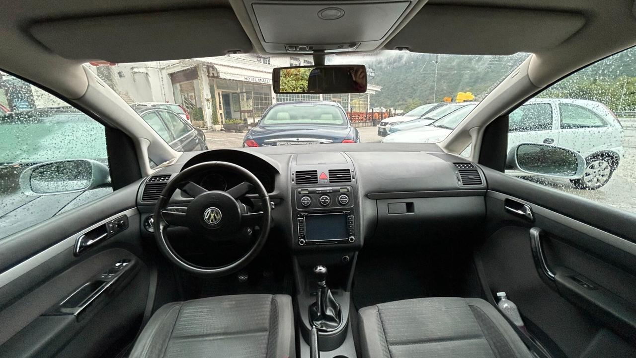 VW TOURAN