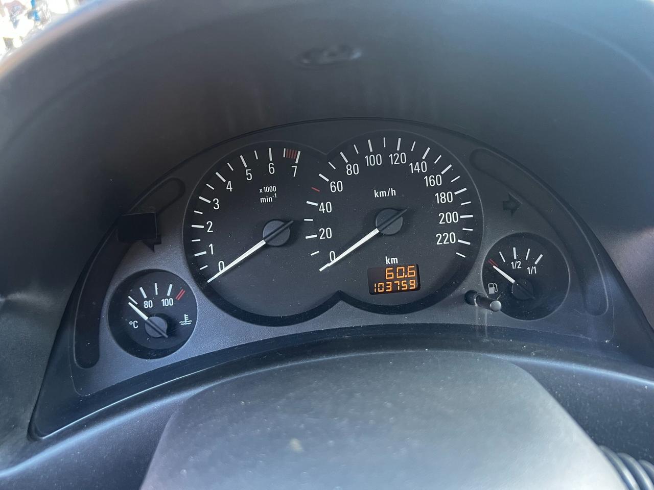 Opel Corsa 1.0 12V 3 porte Club Ok Neopatentati