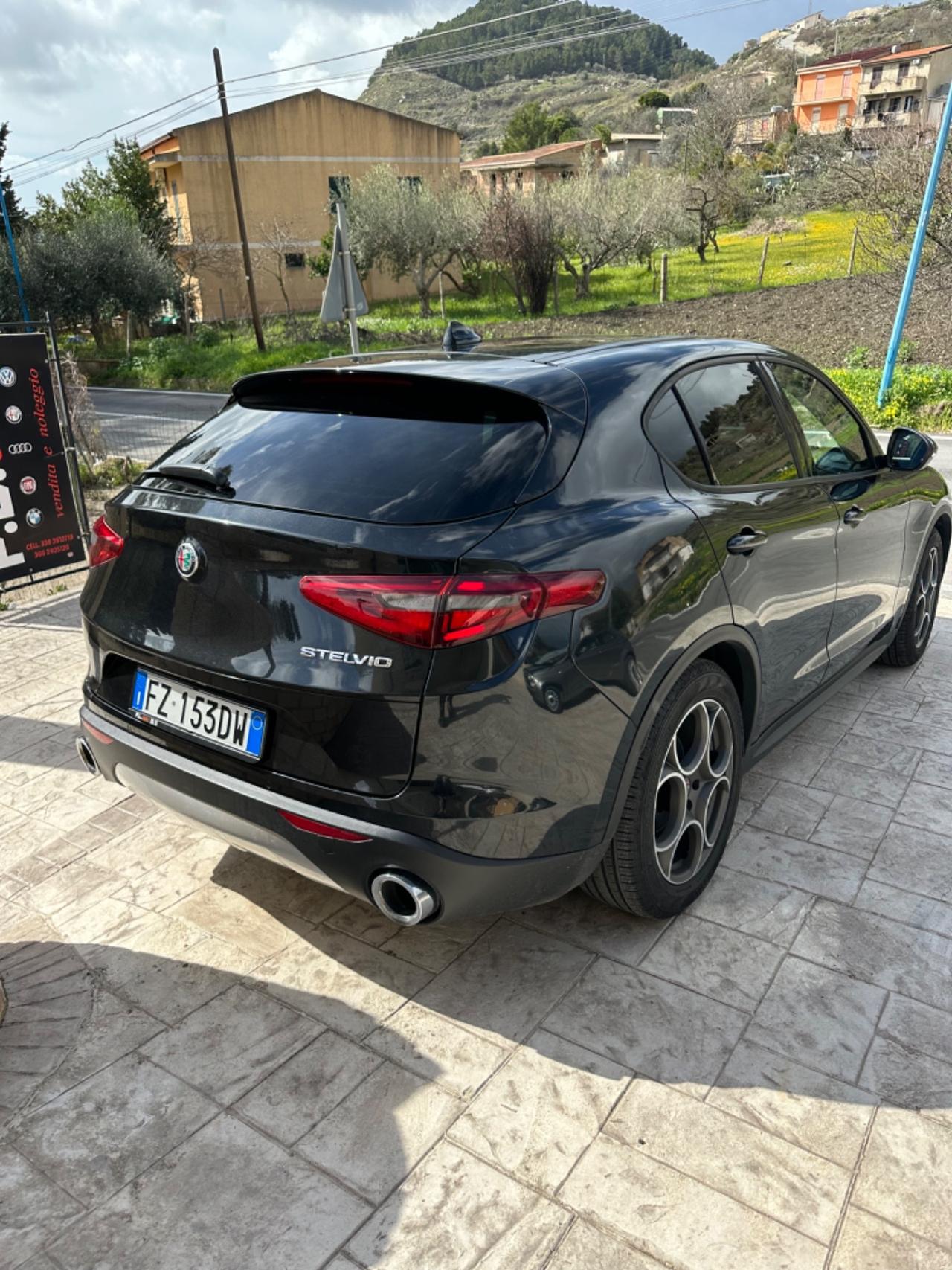 Alfa Romeo Stelvio 2.2 Turbodiesel 160 CV AT8 RWD Sport-Tech