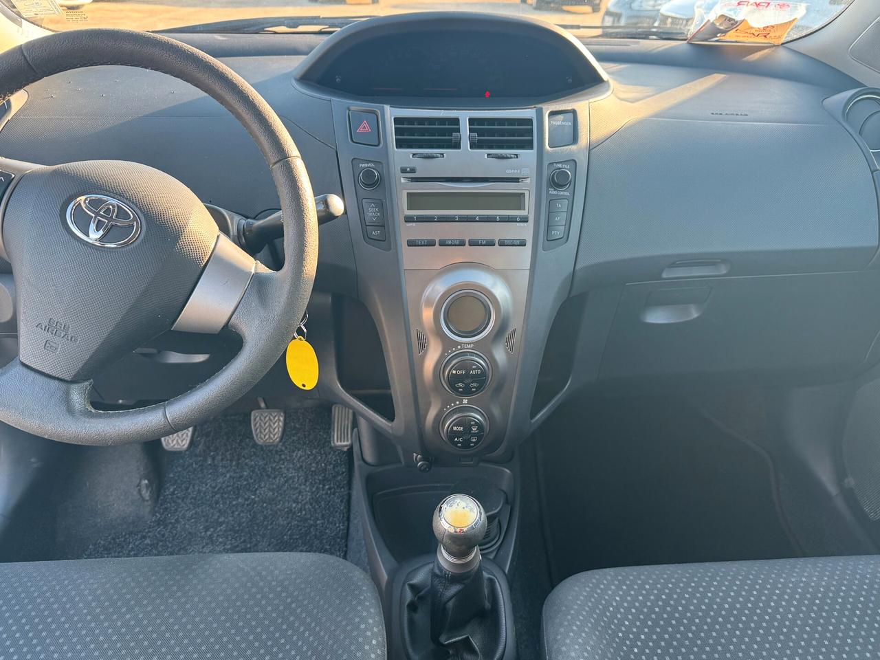 Toyota Yaris 1.0 5 porte