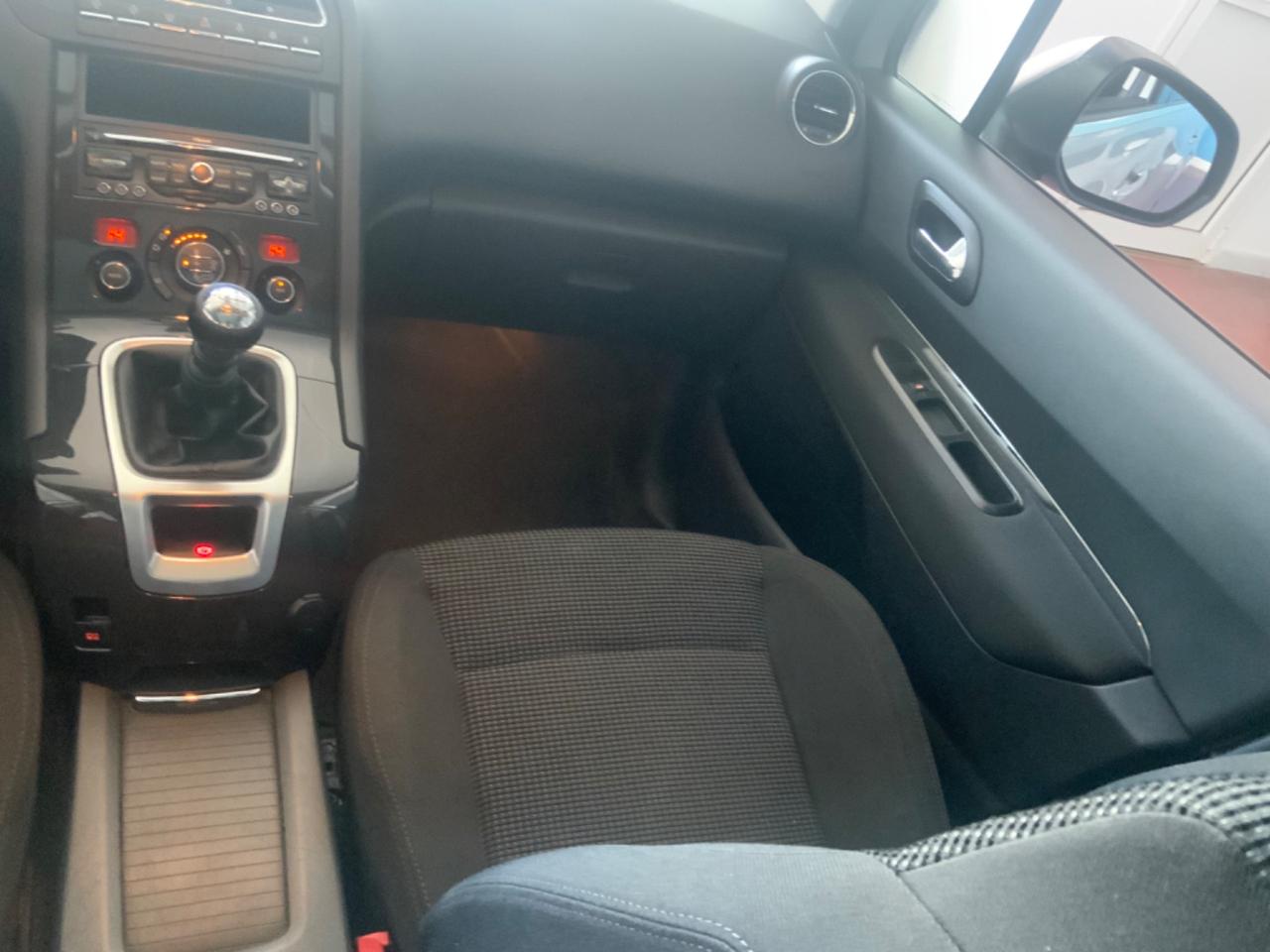Peugeot 5008 2.0 HDi 150CV Féline