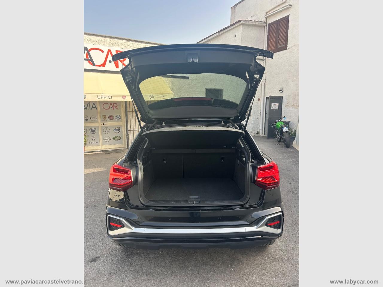 AUDI Q2 35 TFSI S tronic Identity Black