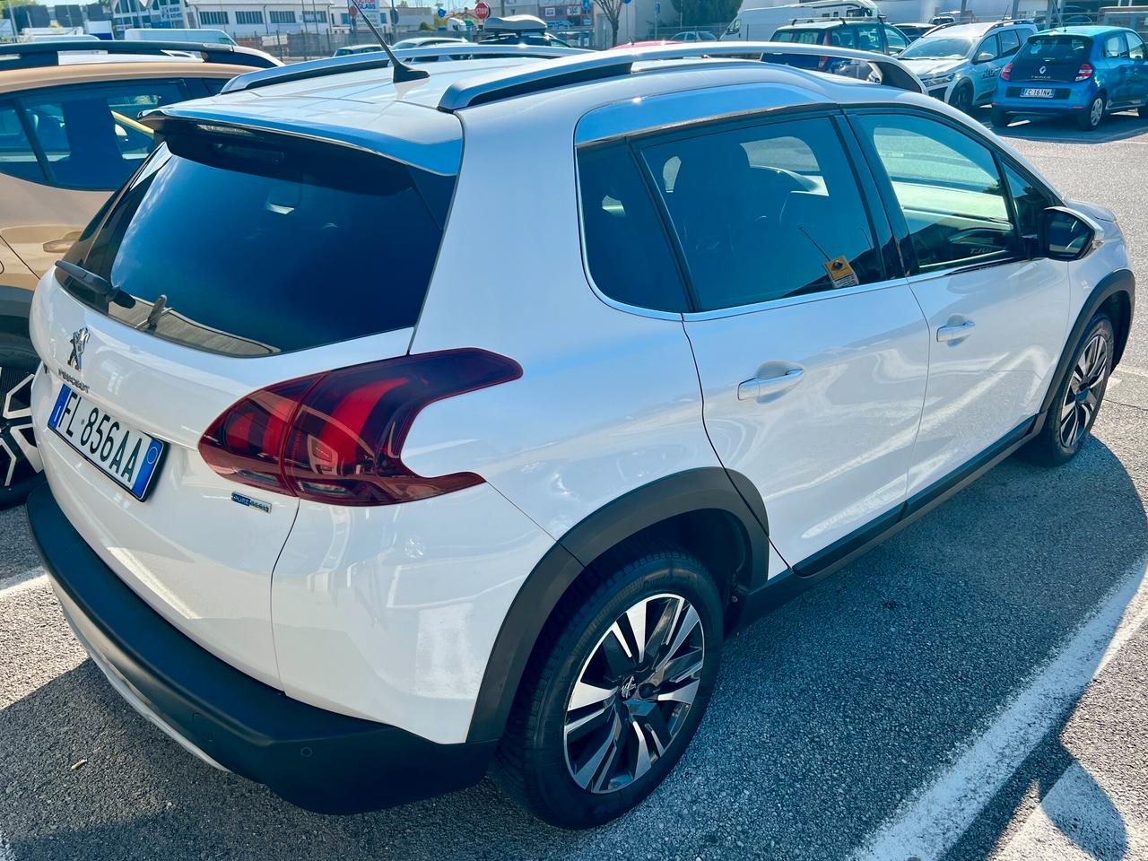 Peugeot 2008 1.2 PureTech 82 cv - 2017