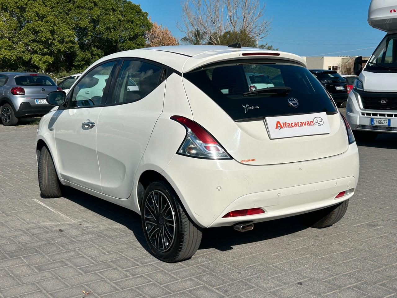 Lancia Ypsilon 1.0 firefly hybrid Gold