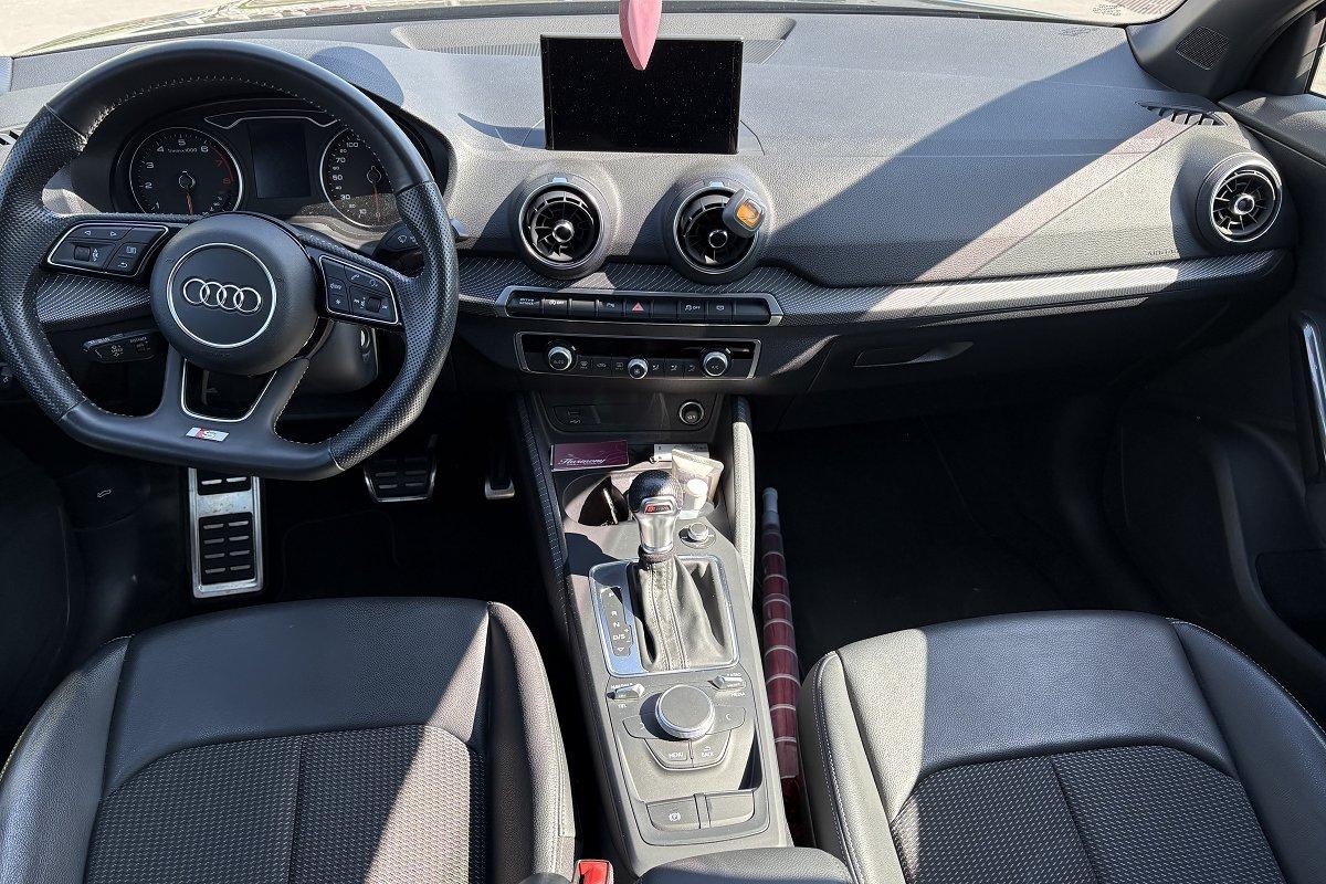 AUDI Q2 35 TFSI S tronic Identity Black