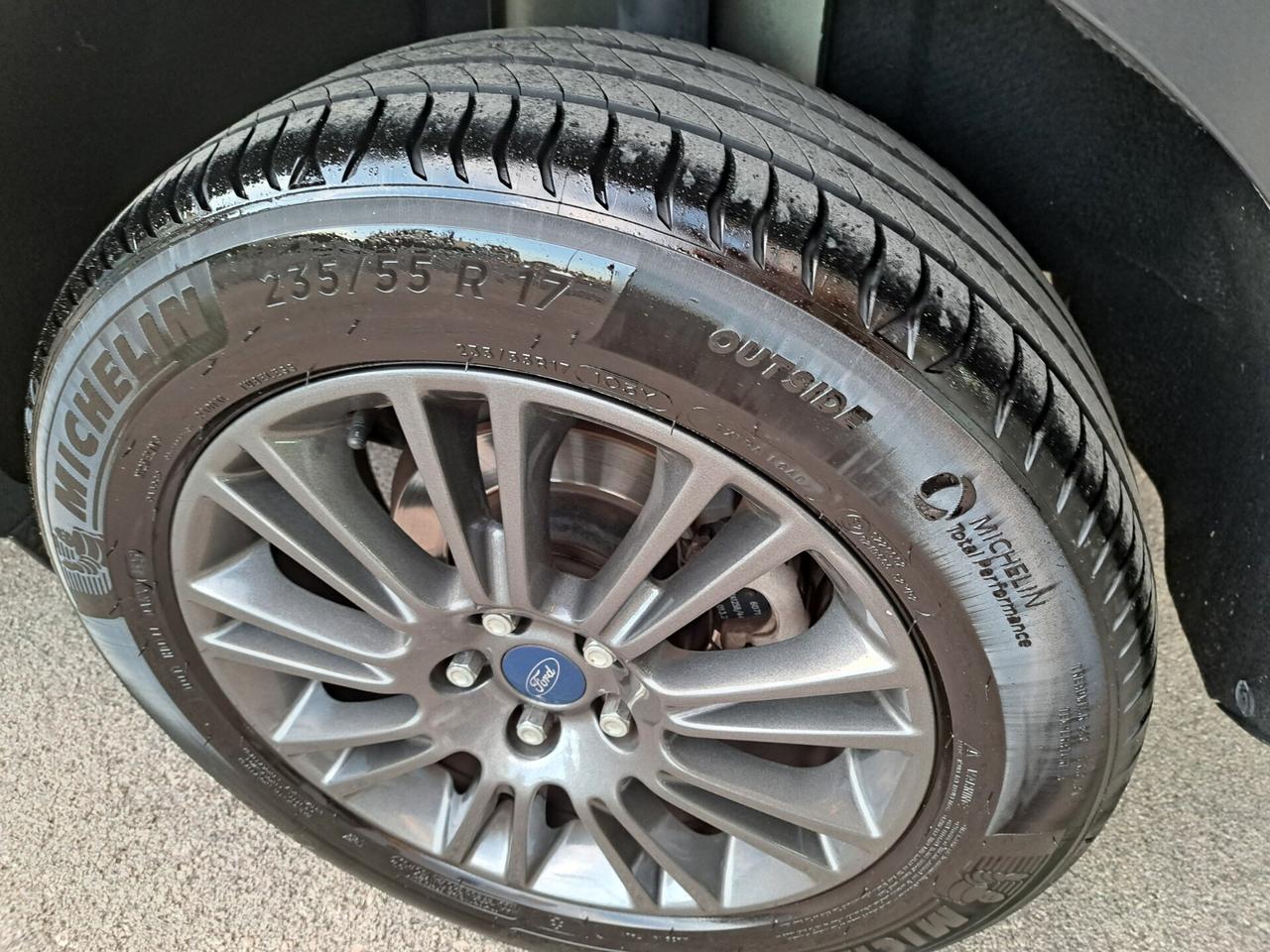 Ford Kuga 2.0 TDCI 163 CV 4WD Powershift Titanium