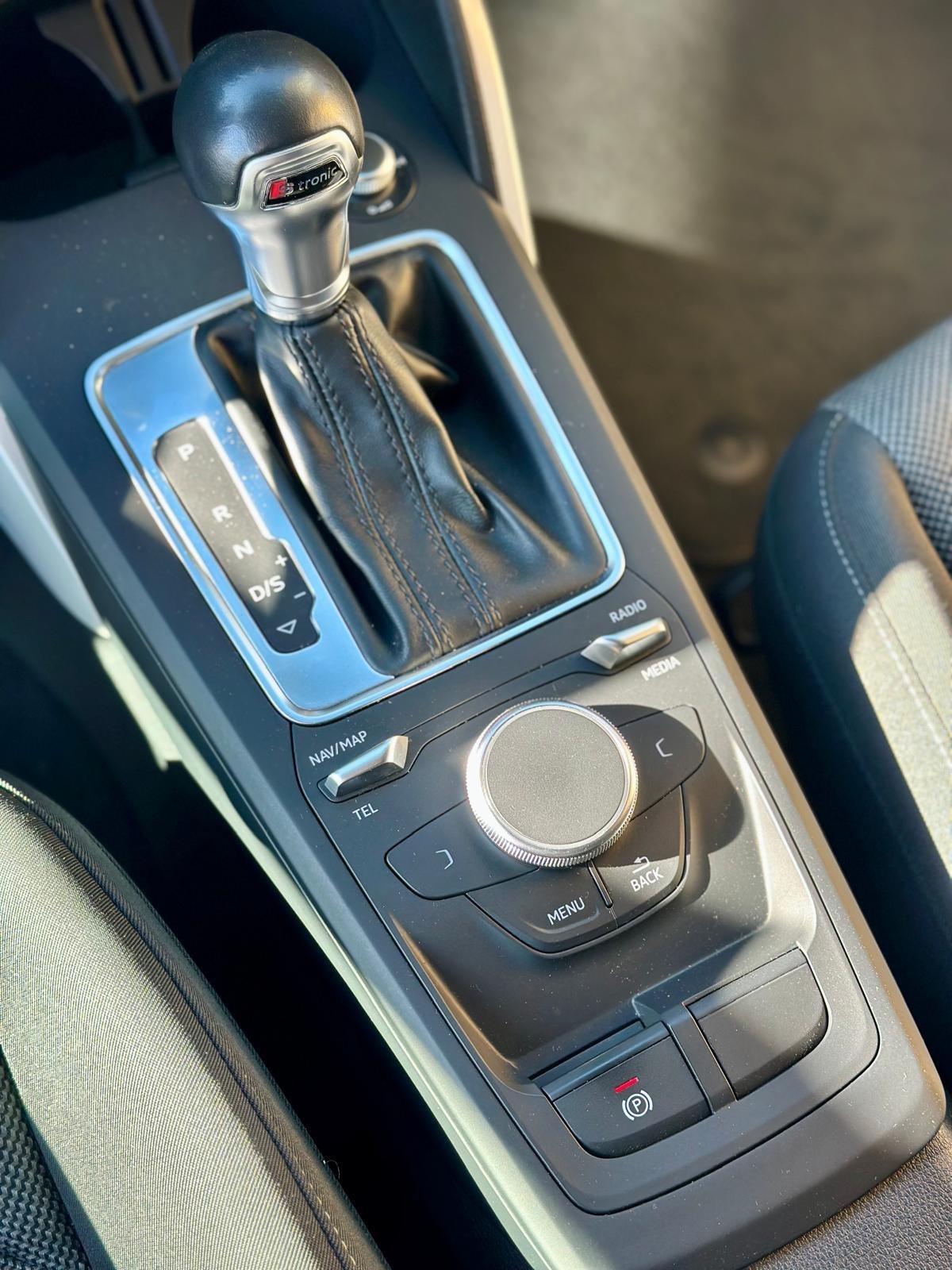 Audi Q2 30 TDI Identity Black