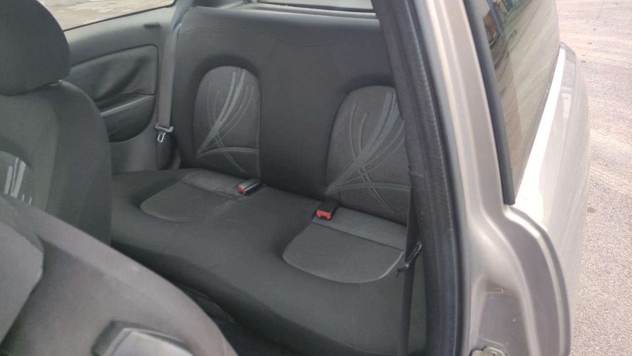 Lancia Ypsilon 1.2 69 CV SOLI 80000km NEOPATENTATI - 2011