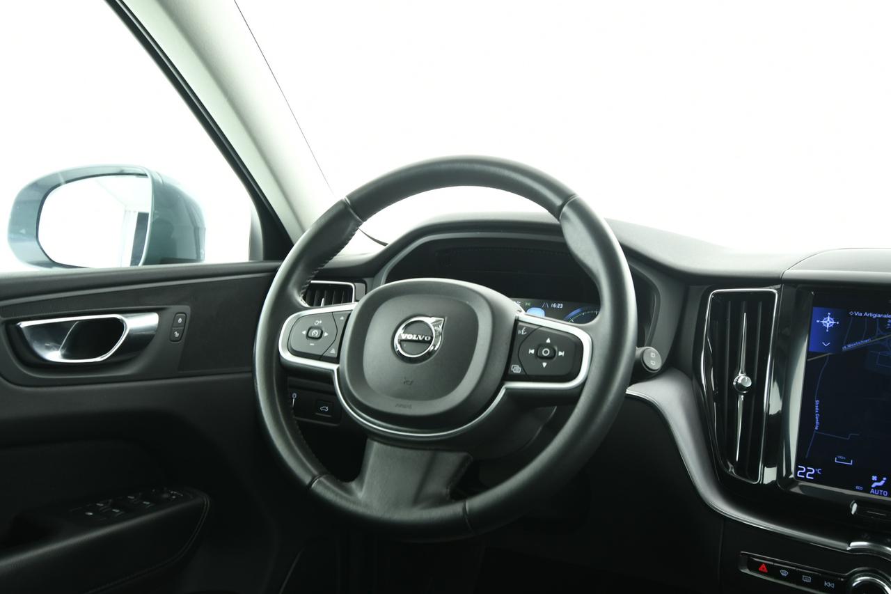 VOLVO XC60 2.0 b4 Momentum Pro awd auto CAMERA+APP CONNECT