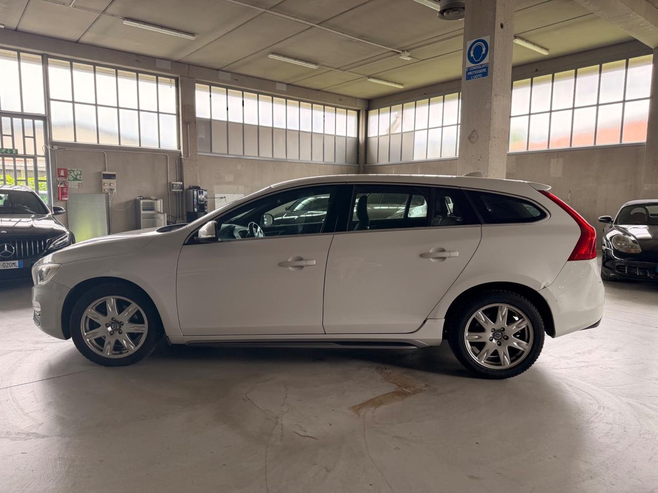 Volvo V60 D4 AWD Geartronic Momentum