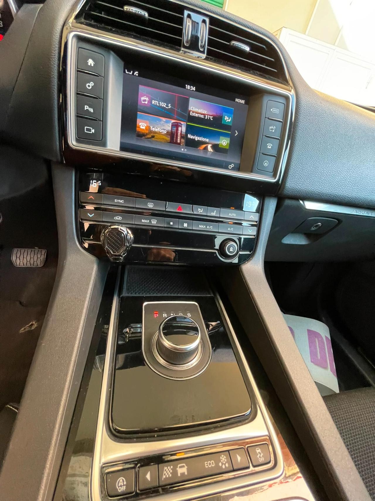 Jaguar F-Pace 2.0 D 180 CV AWD R-Sport