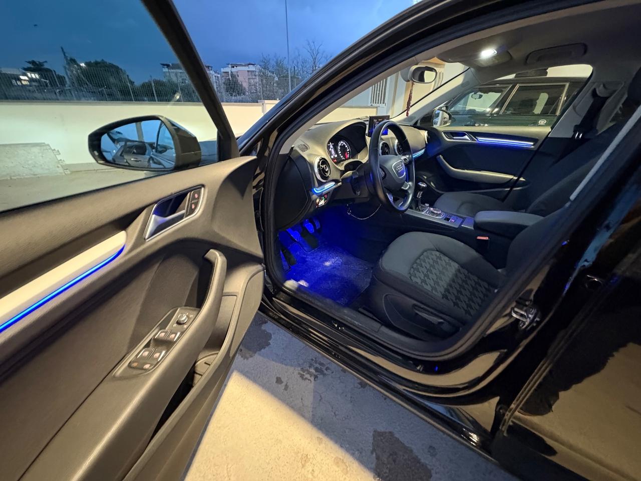 Audi A3 1.6 TDI ultra Attraction LED INTERNI E 18