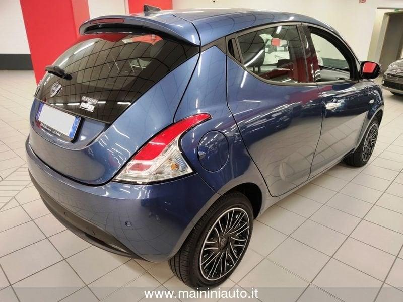 Lancia Ypsilon 1.0 70cv Hybrid 5p Gold + Car Play