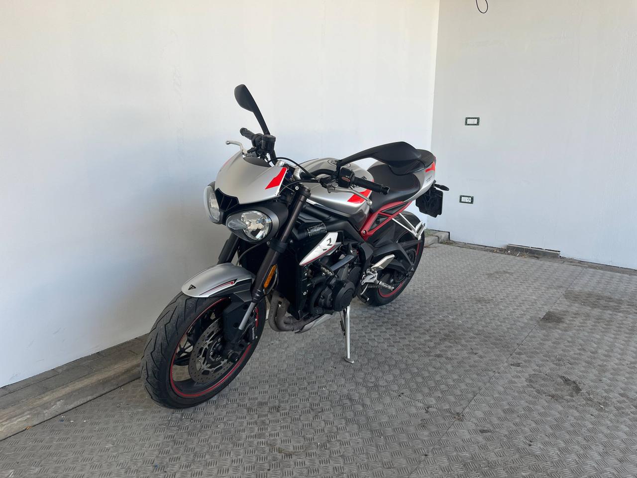 TRIUMPH Street Triple - Street Triple 765 R my17