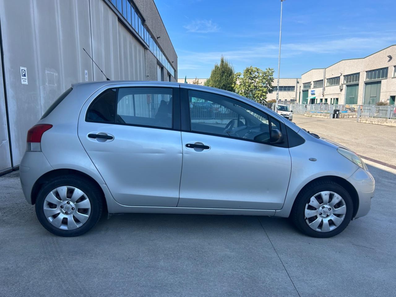 Toyota Yaris 1.0 5 porte Sol