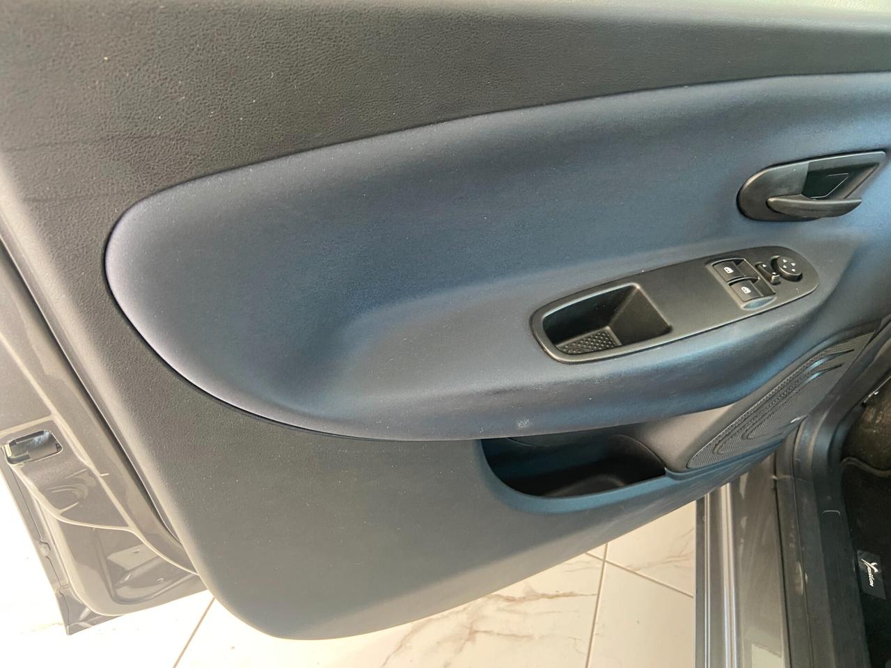 Lancia Ypsilon 1.0 FireFly 5 porte S&S Hybrid UnYca