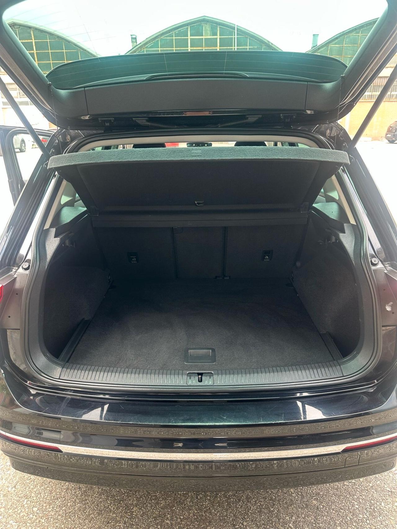Volkswagen Tiguan 2.0 TDI 150 CV SCR DSG R-Line