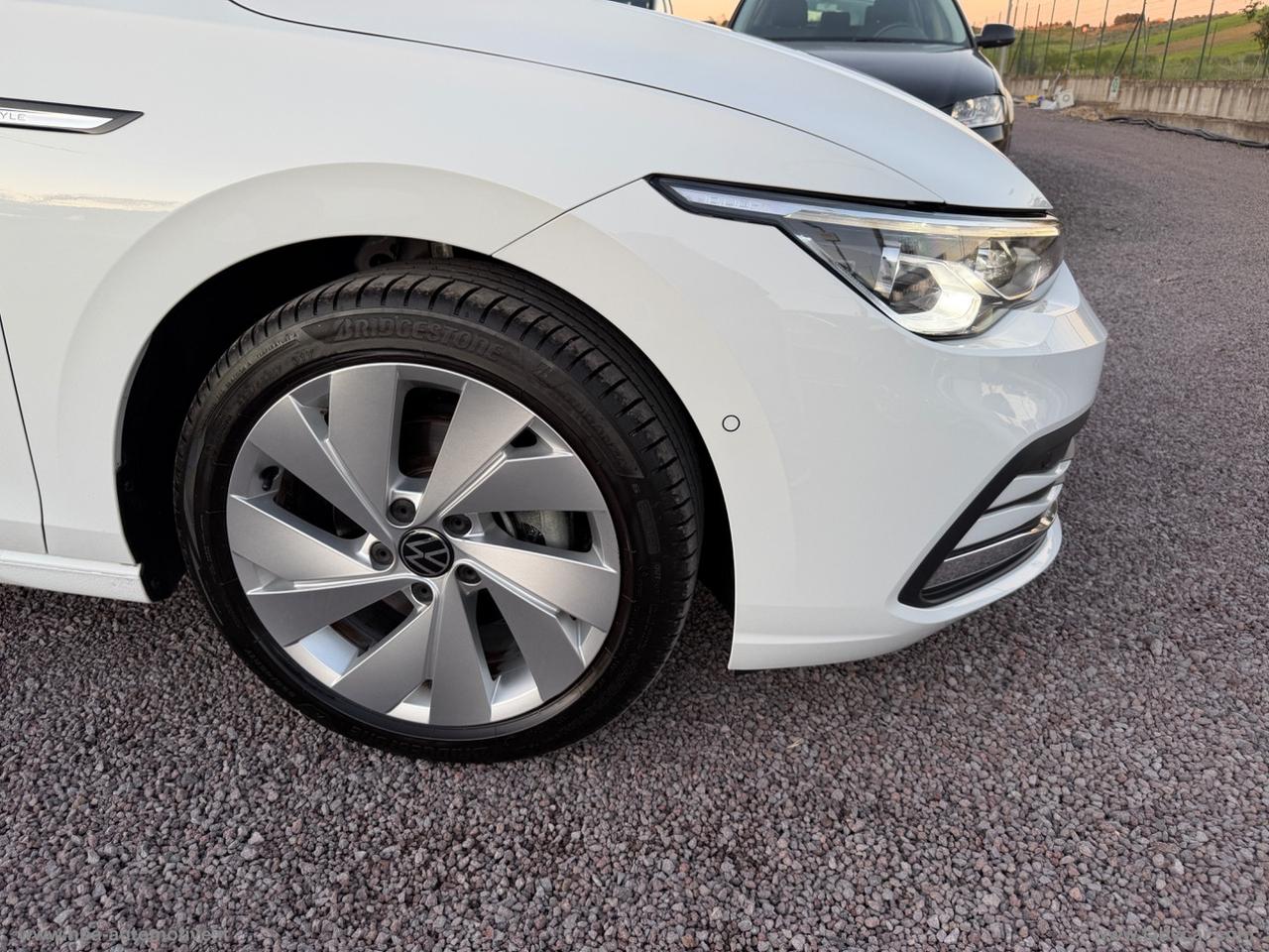 VOLKSWAGEN Golf 1.5 TSI 150CV Style NAVI IQ-LIGHT RETROCAMERA