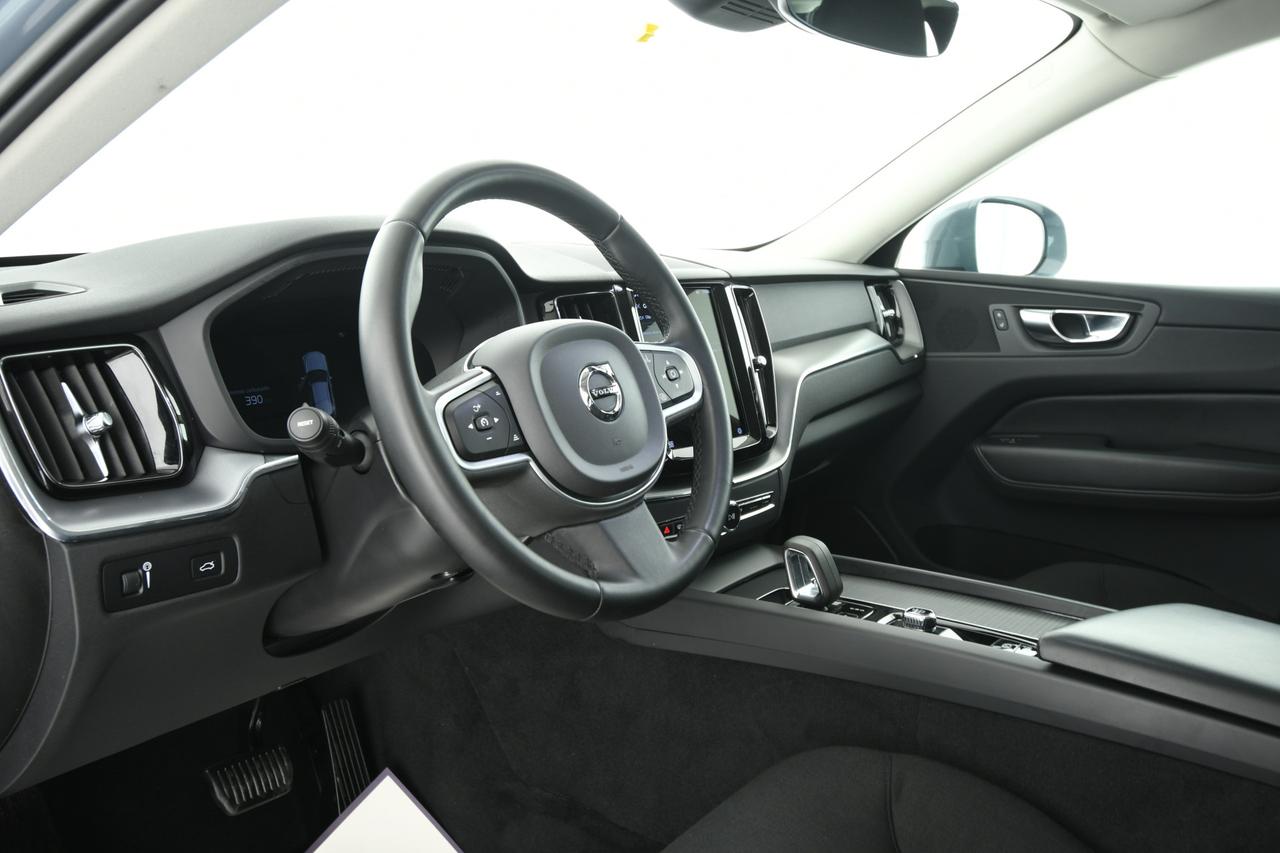 VOLVO XC60 2.0 b4 Momentum awd auto CAMERA+APP CONNECT+FULL LED