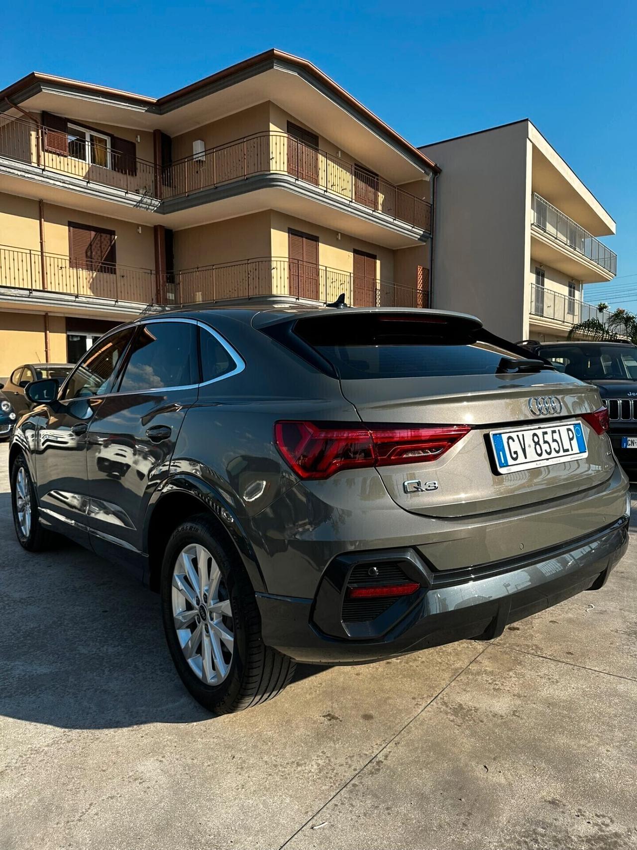 Audi Q3 SPB 40 TFSI quattro S tronic Identity Black