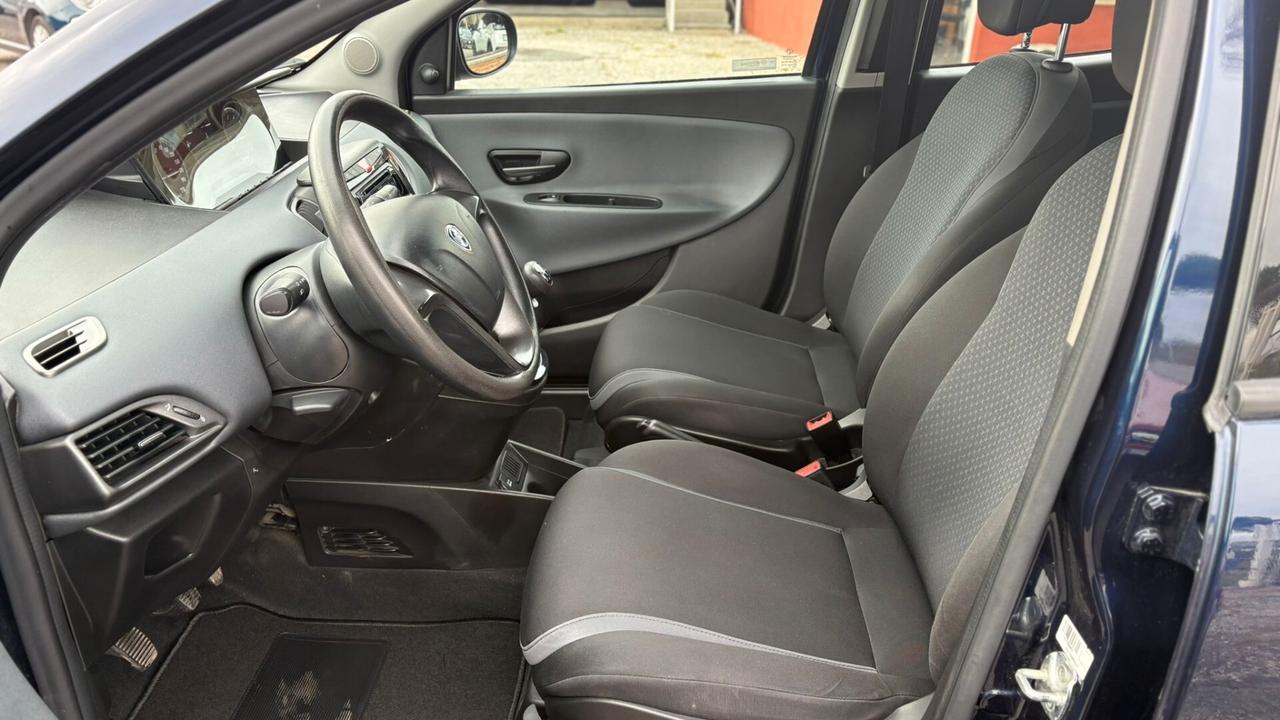 Lancia Ypsilon 1.2 69 CV 5 porte Silver