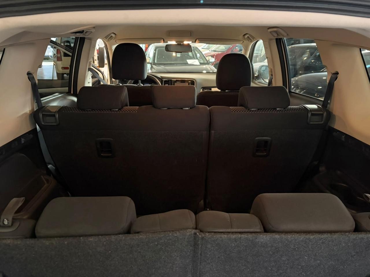 Mitsubishi Outlander 2.2 DI-D 4WD Instyle Plus SDA 7 posti