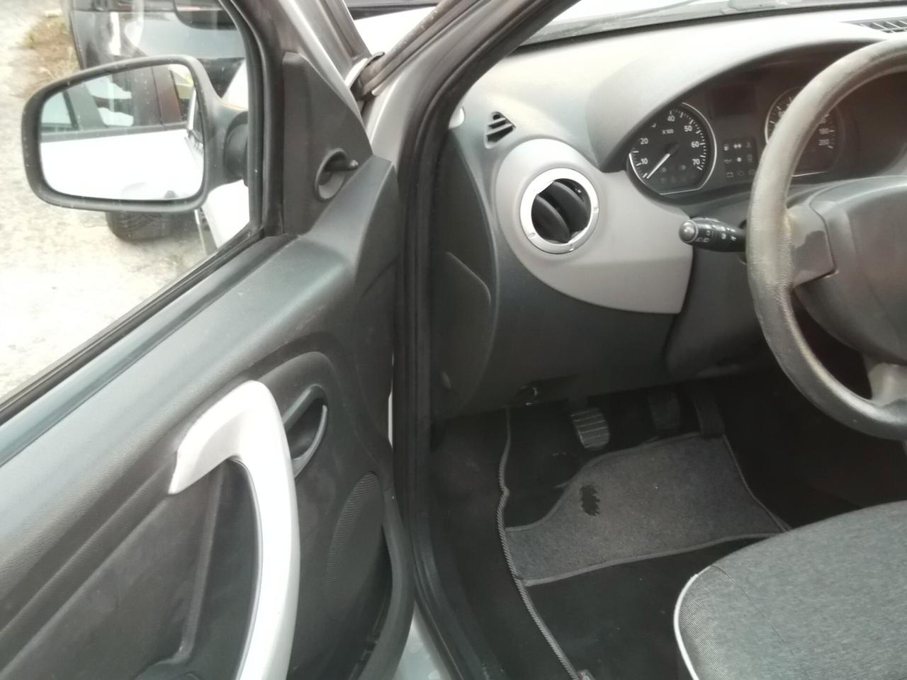 Dacia Sandero 1.2 16V GPL 75CV - 04