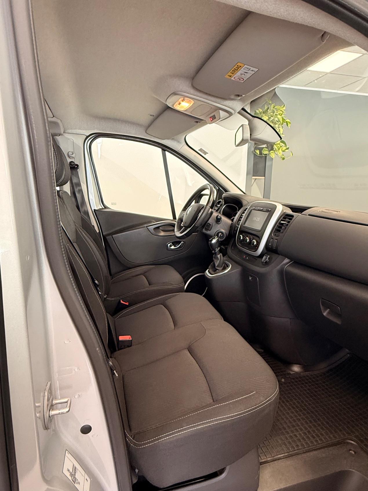 Renault Trafic 2.0 dci 9 Posti + Gancio