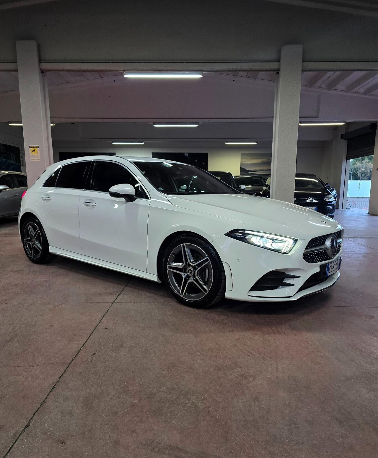 Mercedes A180 Premium AMG BlackNight UNICA