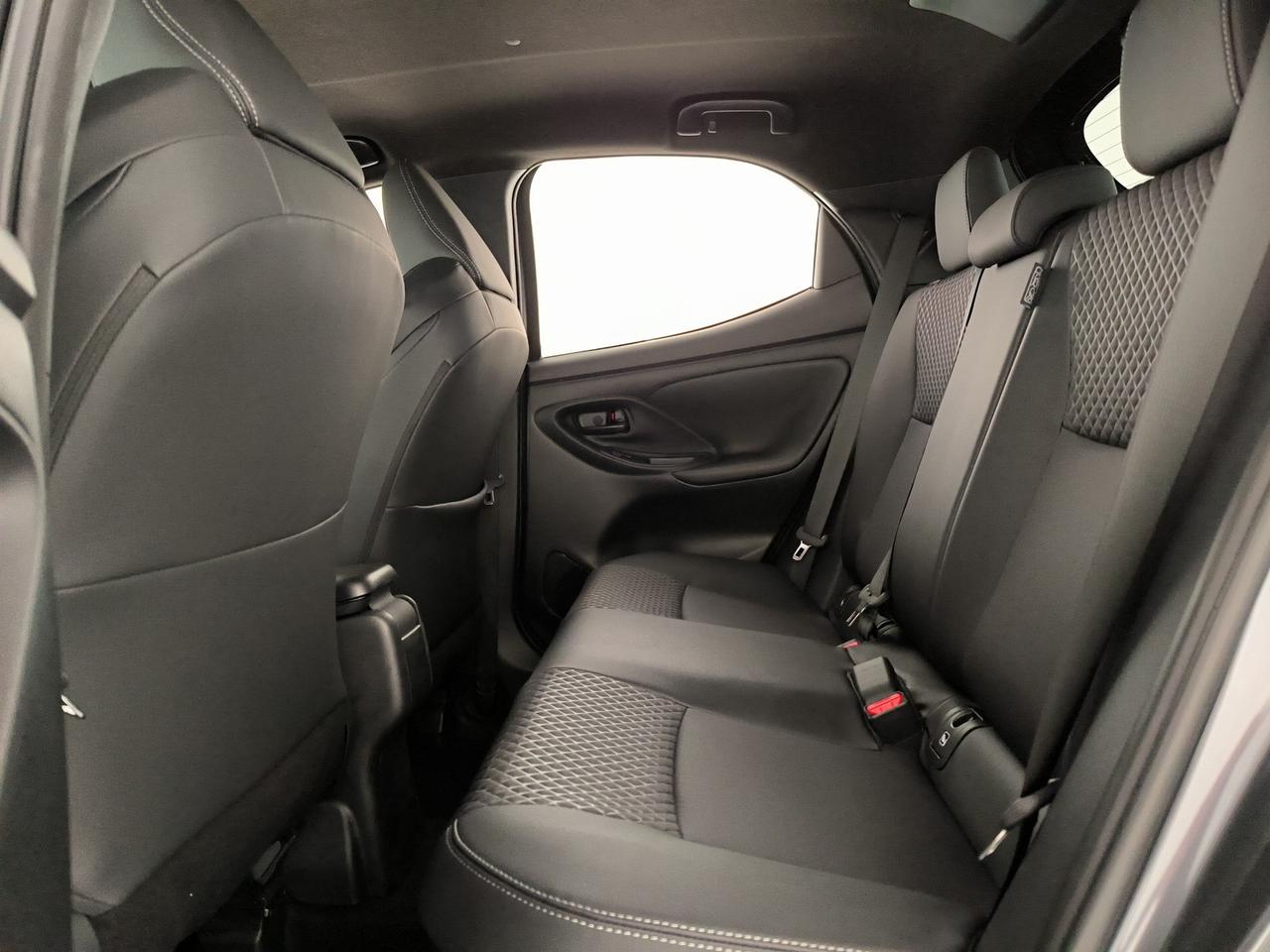 Toyota Yaris 1.5h 130 lounge