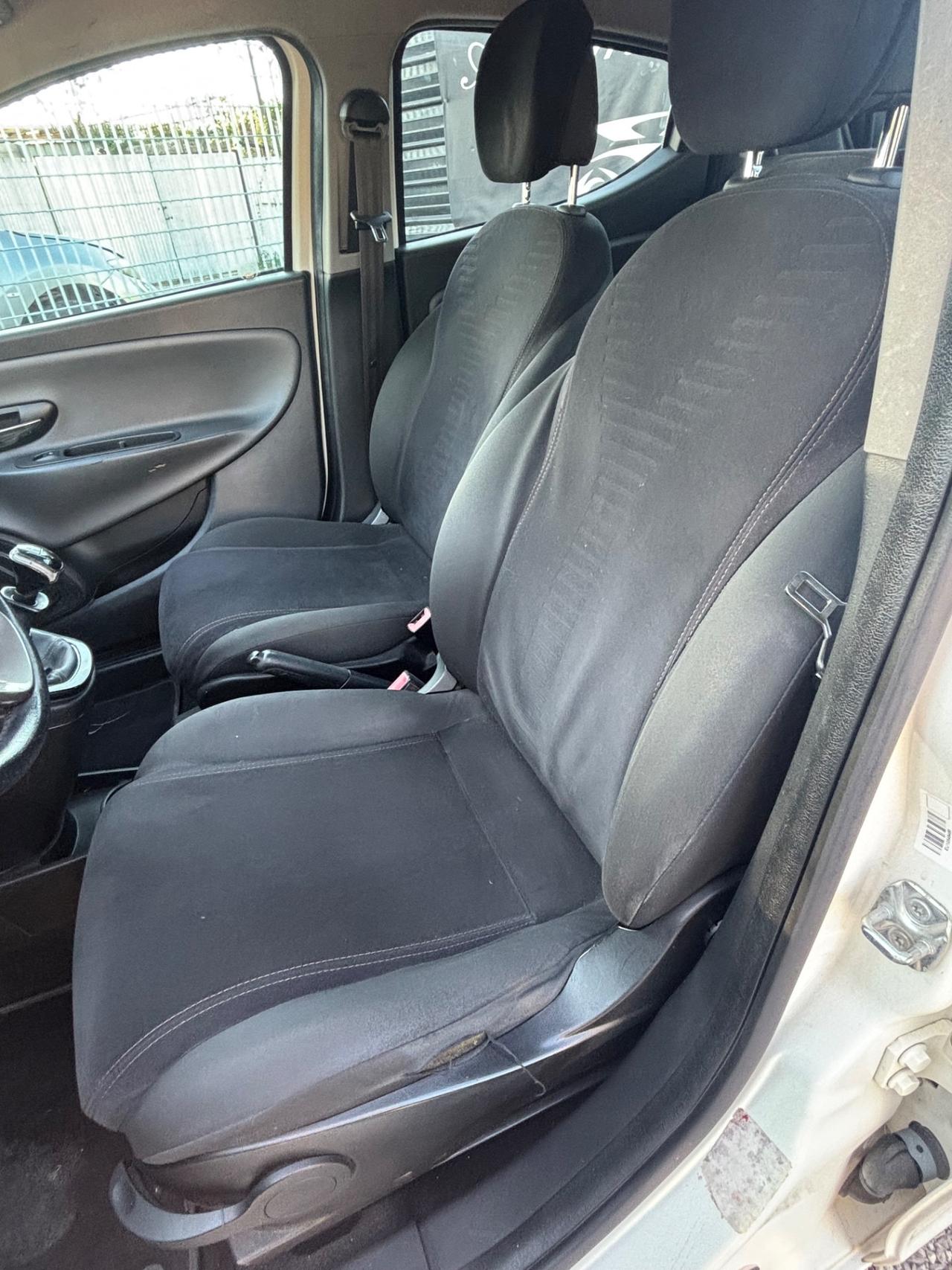Lancia Ypsilon 0.9 TwinAir 85 CV 5 porte Metano Ecochic Elefantino