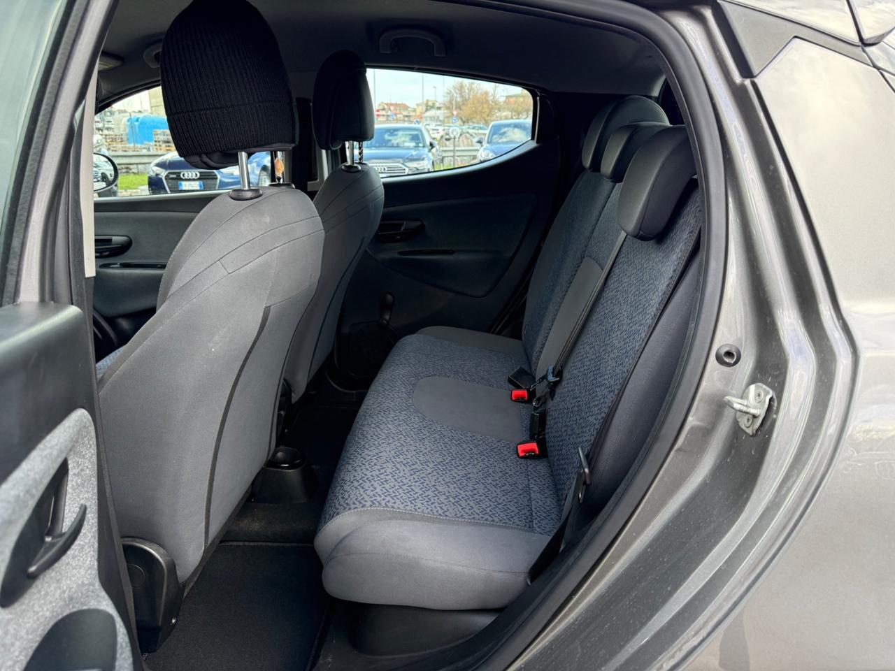 Lancia Ypsilon 1.0 FireFly 5 porte S&S Hybrid Ecochic Silver