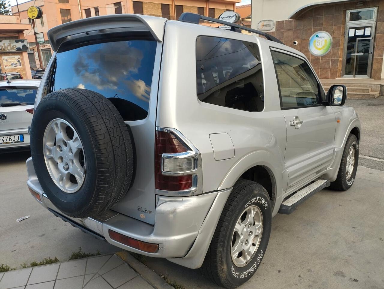 Mitsubishi Pajero 3.2 16V DI-D 3p. GLS2 Autocarro