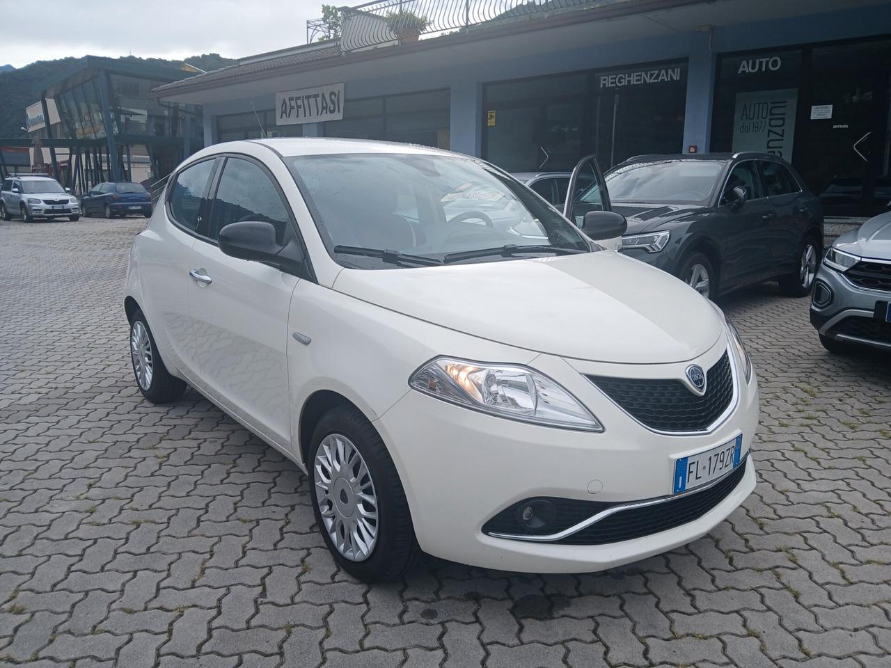 Lancia Ypsilon 1.2 69 CV 5 porte Silver