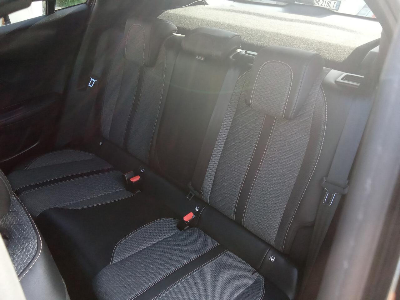 Peugeot 2008 PureTech 100 S&S Allure
