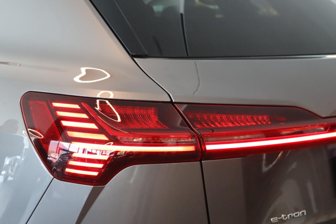 Audi e-tron Etron 55 QUATTRO S-LINE BLACKLINE MATRIX 360° 21"