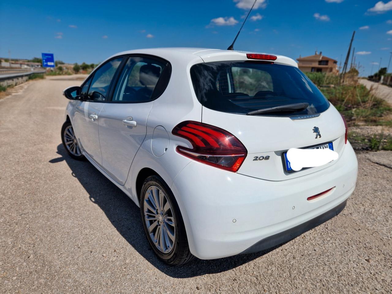 Peugeot 208 PureTech 82 5 porte Allure