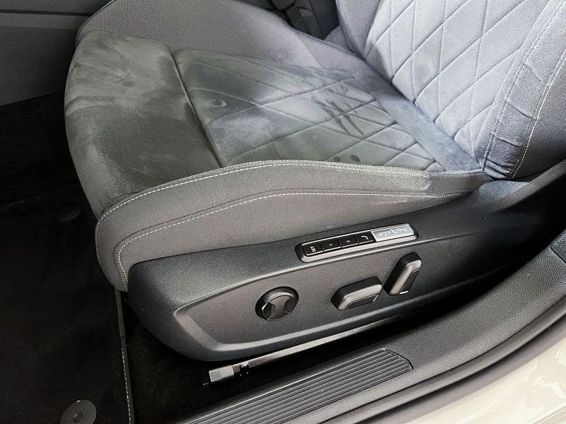 Volkswagen Golf 2.0 TDI 150 CV DSG SCR Style