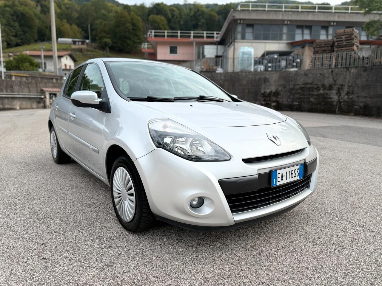 Renault Clio 1.2 16V 5 porte Confort 75cv